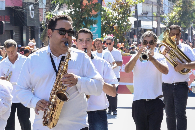 Noticia prefeitura-de-divinopolis-celebra-a-identidade-cultural-no-desfile-em
