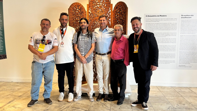 Noticia familia-de-gto-visita-exposicao-no-palacio-das-artes