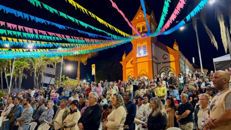 Noticia tradicao-com-seguranca-festa-de-santo-antonio-reune-milhares-de-pessoas-em