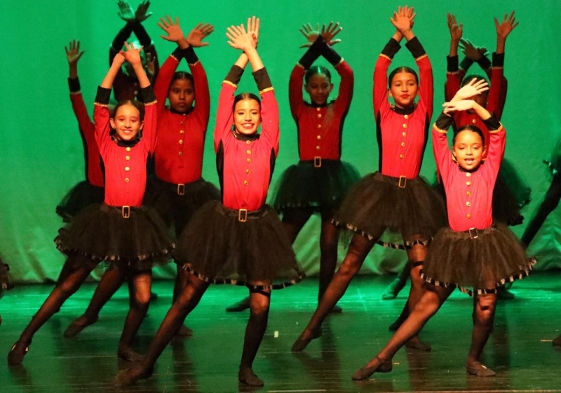 Noticia volta-ao-mundo-emociona-publico-e-marca-encerramento-do-fazendo-arte