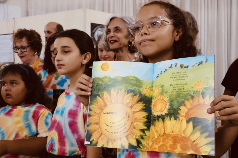 Noticia prefeitura-de-divinopolis-realiza-noite-da-poesia-com-grande-participacao-do