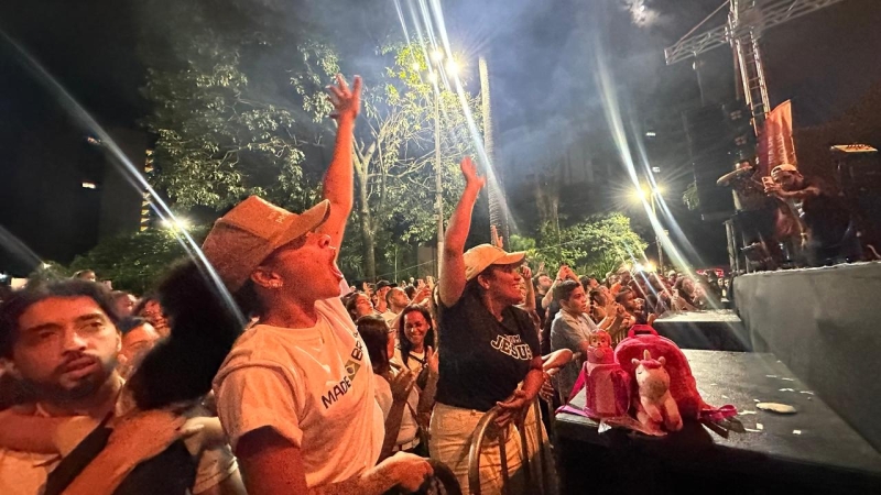 Noticia fe-musica-e-emocao-tomam-a-praca-do-santuario-na-2-marcha-para-jesus-em