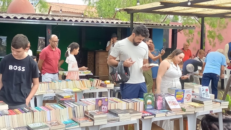 Noticia com-apoio-da-prefeitura-ii-fliarte-leva-literatura-e-artes-ao-publico-de-28-a